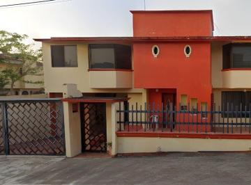 Casa de 5 habitaciones, Coatzacoalcos · Casa en Venta en Petrolera, Coatzacoalcos, Veracruz.