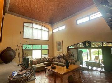 dce427d102d772e1154d33cfa678669498c6104c7e693b1238959f07141fd254 · Casa con Bóveda Catalana, Dobles Alturas y Amplios Jardines | Lomas de Cocoyoc