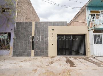 d9283d29c17263c259859404996451c0a292e6208eda7cdccc1bbc5e7fb1c6e1 · Constitución Casa Recién Remodelada en Venta