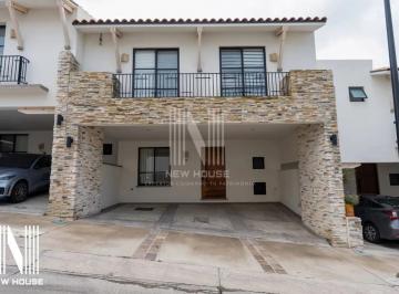 1 · Casa en Venta en Lombardia Residencial 4