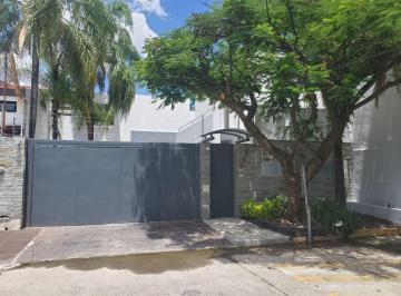 Casa de 3 habitaciones, Zapopan · Residencia de Lujo con Amplio Jardín y Paneles Solares – de Los Abetos, Col. Los Pinos, Zapopan