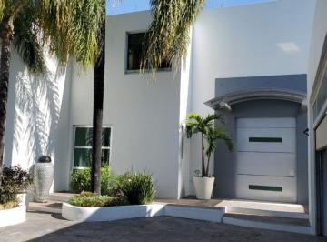 Casa de 3 habitaciones, Zapopan · Residencia de Lujo con Amplio Jardín y Paneles Solares – Los Abetos, Rinconada de Santa Rita