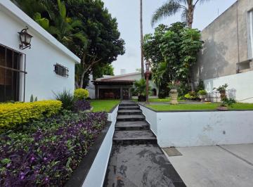 Casa · 380m² · 4 Recámaras · 2 Estacionamientos · Casa en Renta