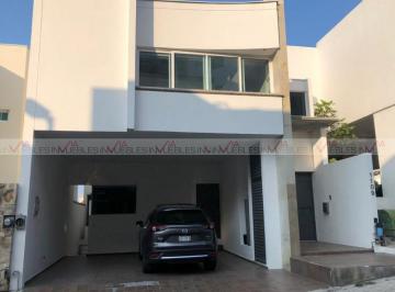 Casa · 353m² · 3 Recámaras · 2 Estacionamientos · Casa en Venta en Monterrey