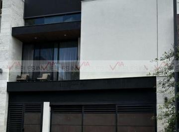 Casa · 351m² · 3 Recámaras · 2 Estacionamientos · Casa en Venta en García