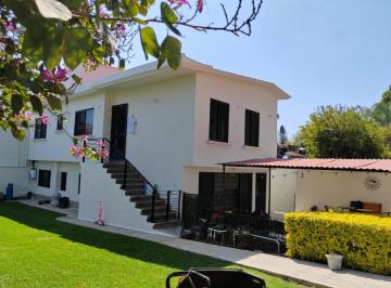 Casa de 5 habitaciones, Cuernavaca · Casa con Gran Jardin en Venta o Renta en Ocotepec