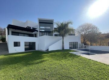 82799dacb8ed2618f498e23c218ac099121ed0afedc2f6776bc8e12255792793 · Residencia Nueva de Diseño Único | Terrazas y Vista Panorámica