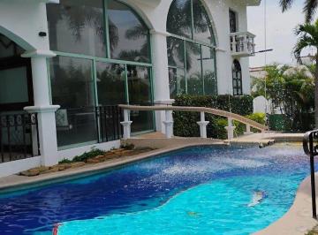 0a9a1447885a43db73ff781bab8d200f1f46619f0937e3d1abee98ced66ed9c0 · Casa Para Familia Grande o Amigos con Alberca y Sala Juegos / Lomas de Cocoyoc