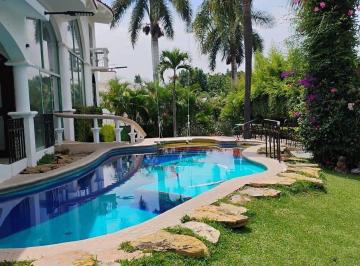 5b3b7bbeed4a6f7fc24e6c71f283a14d62be359d70543dc5374087026c610918 · Residencia Familia Grande o Amigos con Alberca y Sala Juegos / Lomas de Cocoyoc