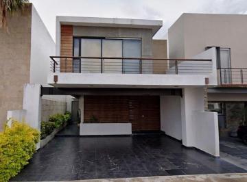 Casa de 4 habitaciones, Querétaro · Casa de 268 m² con 4 Recámaras en Venta en Cumbres del Lago