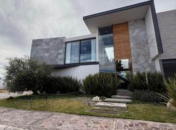 Casa de 4 habitaciones, León · Casa en Venta en Esquina en La Campiña del Bosque