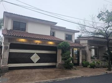 Casa · 580m² · 4 Recámaras · 2 Estacionamientos · Casa en Venta en Cumbres 4º Sector, Monterrey