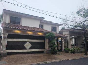 Casa · 580m² · 4 Recámaras · 2 Estacionamientos · Casa en Venta en Cumbres 4º Sector, Monterrey