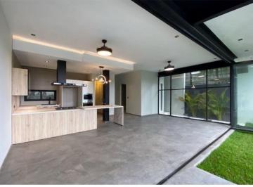 Casa · 260m² · 3 Recámaras · 3 Estacionamientos · Casa - Cerritos