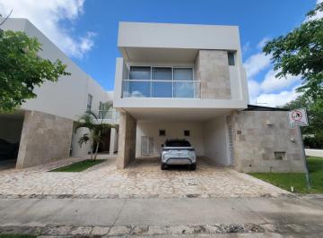 Casa · 3 Recámaras · 2 Estacionamientos · Casa en Renta en Santa Gertrudis Copó