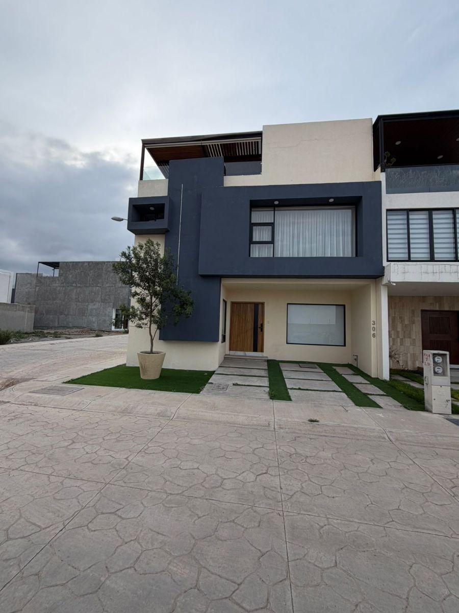 Stunning Rental House in Gema Residential | 4 Bedrooms and a Studio with Bathroom | Luxury Amenities