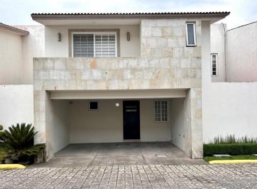 Casa en condominio · 230m² · 3 Recámaras · 2 Estacionamientos · Renta de Casa en Fraccionamiento La Joya Diamante I en Metepec