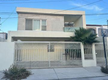 Casa de 3 habitaciones, Saltillo · Casa Semi - Amueblada en Renta en La Noria