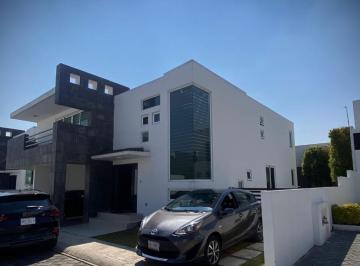 Casa · 399m² · 3 Recámaras · 4 Estacionamientos · Renta Amplia Casa Amueblada en Renta con Jardín a Solo - Minutó de Town Square Metepec