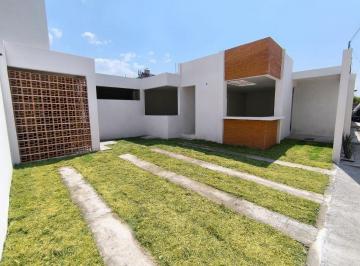 Casa · 110m² · 3 Recámaras · 2 Estacionamientos · Casa en Obra Blanca de Una Planta Ubicada a un Costado del Parque 2000