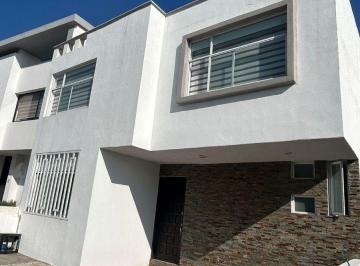 Casa de 4 habitaciones, Querétaro · Se Renta Casa en Residencial El Refugio a Pie de Calle, con 4 Recamaras