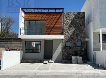 Casa · 231m² · 3 Recámaras · 3 Estacionamientos · Casa en Venta Lomas de Juriquilla