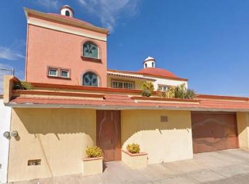 Casa de 5 habitaciones, San Juan del Río · Casa con 480 m² de Terreno y 5 Recámaras en Venta en Lomas de San Juan