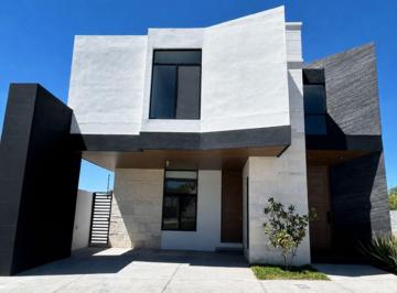 Casa de 4 habitaciones, Saltillo · Casa de Lujo en Venta en Residencial Cartagena