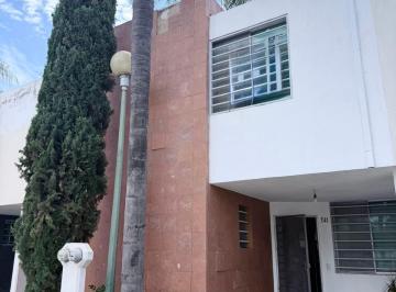 Casa de 2 habitaciones, Zapopan · Casa en Venta en Flores del Valle