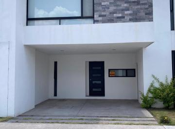 Casa · 3 Recámaras · 2 Estacionamientos · Casa en Pozos Residencial