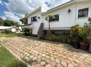 Casa de 5 habitaciones, León · Casa Frente a La Pilarica con Amplio Jardín en Venta $7,900sobre Blvd. Aeropuerto León, Gto