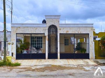 Casa · 225m² · 3 Recámaras · 2 Estacionamientos · Casa Pensiones