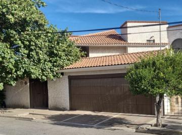 Casa · 250m² · 3 Recámaras · 2 Estacionamientos · Casa en Venta de Dos Niveles en Nuevo San Isidro, Torreon, Coah