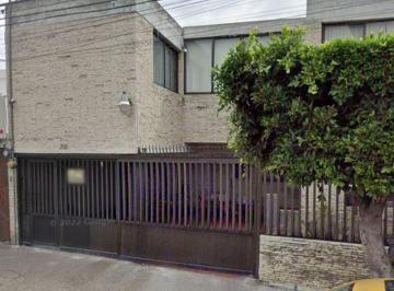 Casa de 4 habitaciones, Gustavo A. Madero · Casa en La Gustavo a Madero de Activo Bancario, a Minutos de Parque Lindavista