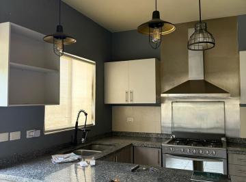 Casa · 182m² · 3 Recámaras · 2 Estacionamientos · Hermosa Casa en Privada