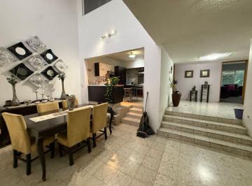 Casa · 472m² · 9 Recámaras · 2 Estacionamientos · Casa en Venta en Providencia con Oficianas