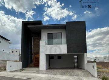 Casa de 4 habitaciones, Chihuahua · Residencia en Venta en Zona Valles