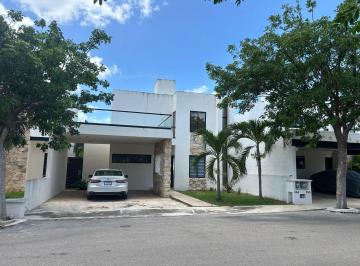 Casa · 3 Recámaras · 2 Estacionamientos · Casa en Renta en Privada Lunare