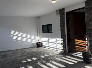 Casa de 3 habitaciones, Guadalajara · Amplia Casa Nueva en Venta con Terraza