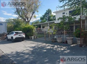 Casa · 420m² · 3 Recámaras · 8 Estacionamientos · Casa y Terreno Comercial en Venta