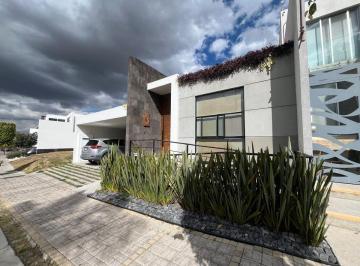 f6846f0cebc1a22130c39601e857c0979c97a0a99957e7ad0f6be43d9d0e5256 · Casa de Una Planta en Lomas de Angelopolis