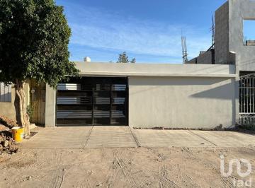 Casa · 72m² · 2 Recámaras · 2 Estacionamientos · Casa en Renta, Colonia Aguntin Arriola