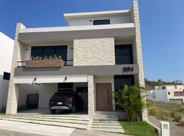 Casa de 4 habitaciones, Alvarado · Casa Espectacular en Venta