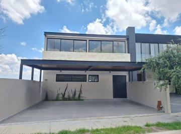 Casa de 4 habitaciones, León · Casa Nueva en Venta de 4 Habitaciones y Sótano Frente Area Verde en Lomas Punta del Este