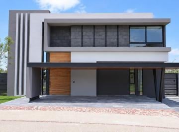 Casa de 4 habitaciones, Querétaro · Arquitectura Que Trasciende - Altozano, Querétaro