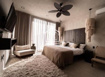 Villa · 442m² · 5 Recámaras · 2 Estacionamientos · Villa en Venta de 5 Habitaciones con Jardín y Piscina en Aldea Zama