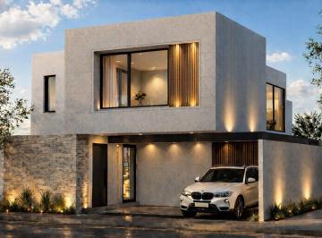 Casa · 215m² · 4 Recámaras · 2 Estacionamientos · Casa Priv. Parque Real