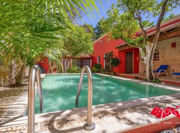 Casa de 3 habitaciones, Mérida · Elegante Joya Colonial con Fantástico Jardín, Piscina y Paneles Solares en Santiago