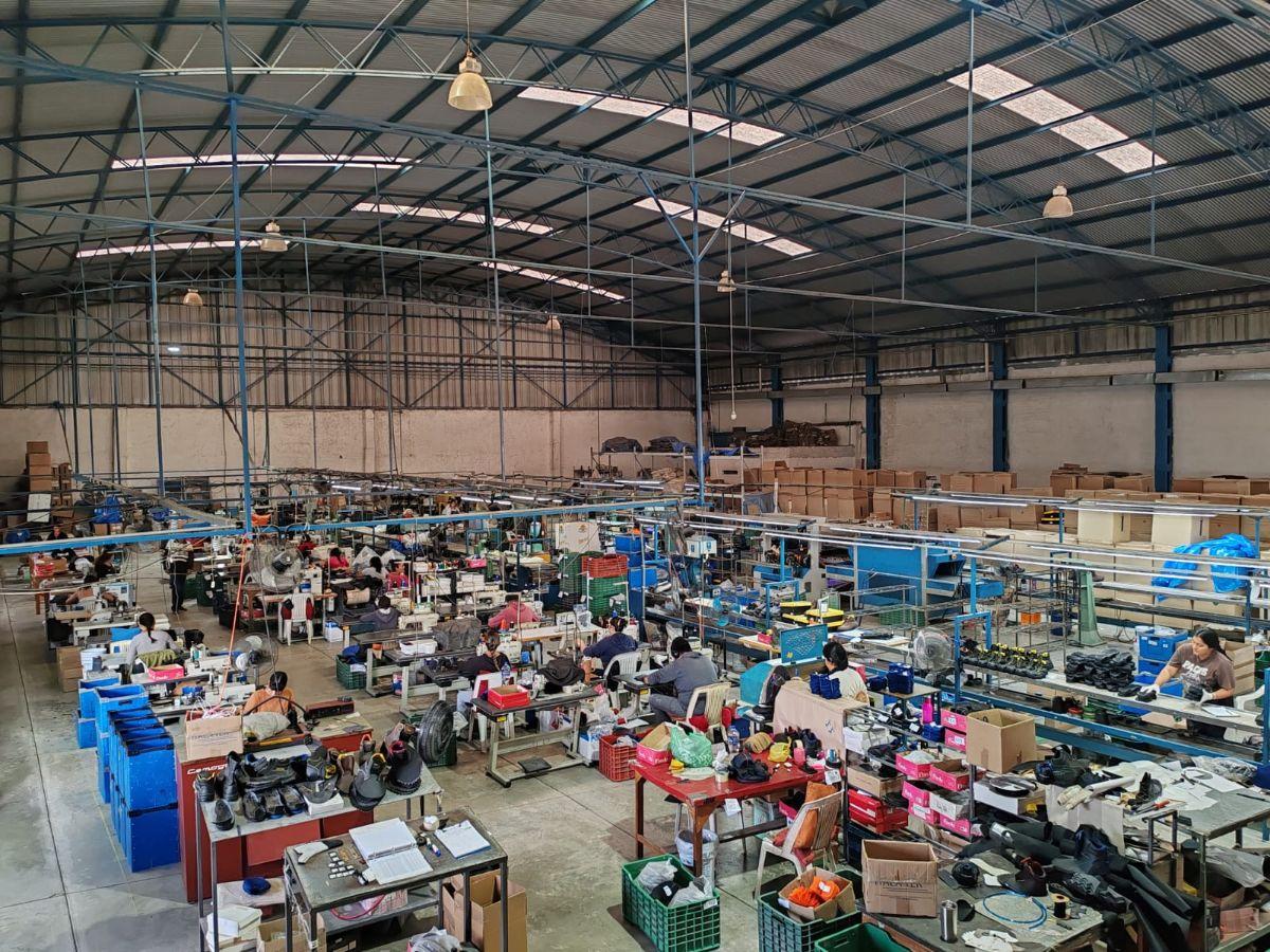 Two Warehouses, 1,800 m² Each + Land Plot of 1,700 m², Total Area of 5,300 m² — For Sale in Jalostotitlán, Los Altos de Jalisco