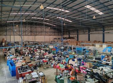 Nave industrial , Jalostotitlán · Dos Bodegas 1,8oo m² c/u + Terreno 1,700 m² Total de 5,300 m² Venta Jalostotitlán Altos de Jalisco